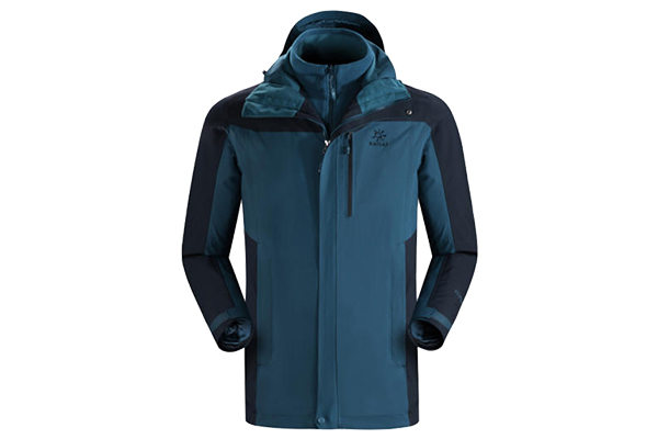 三合一沖鋒衣內(nèi)膽選擇羽絨好還是抓絨好？沖鋒衣廠家為你解答